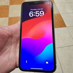 Unlocked iPhone XR 64GB in Excellent Condition 