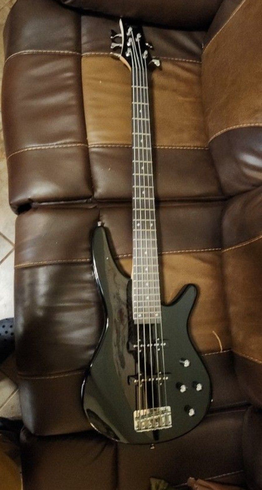 Electric 5 String Bass