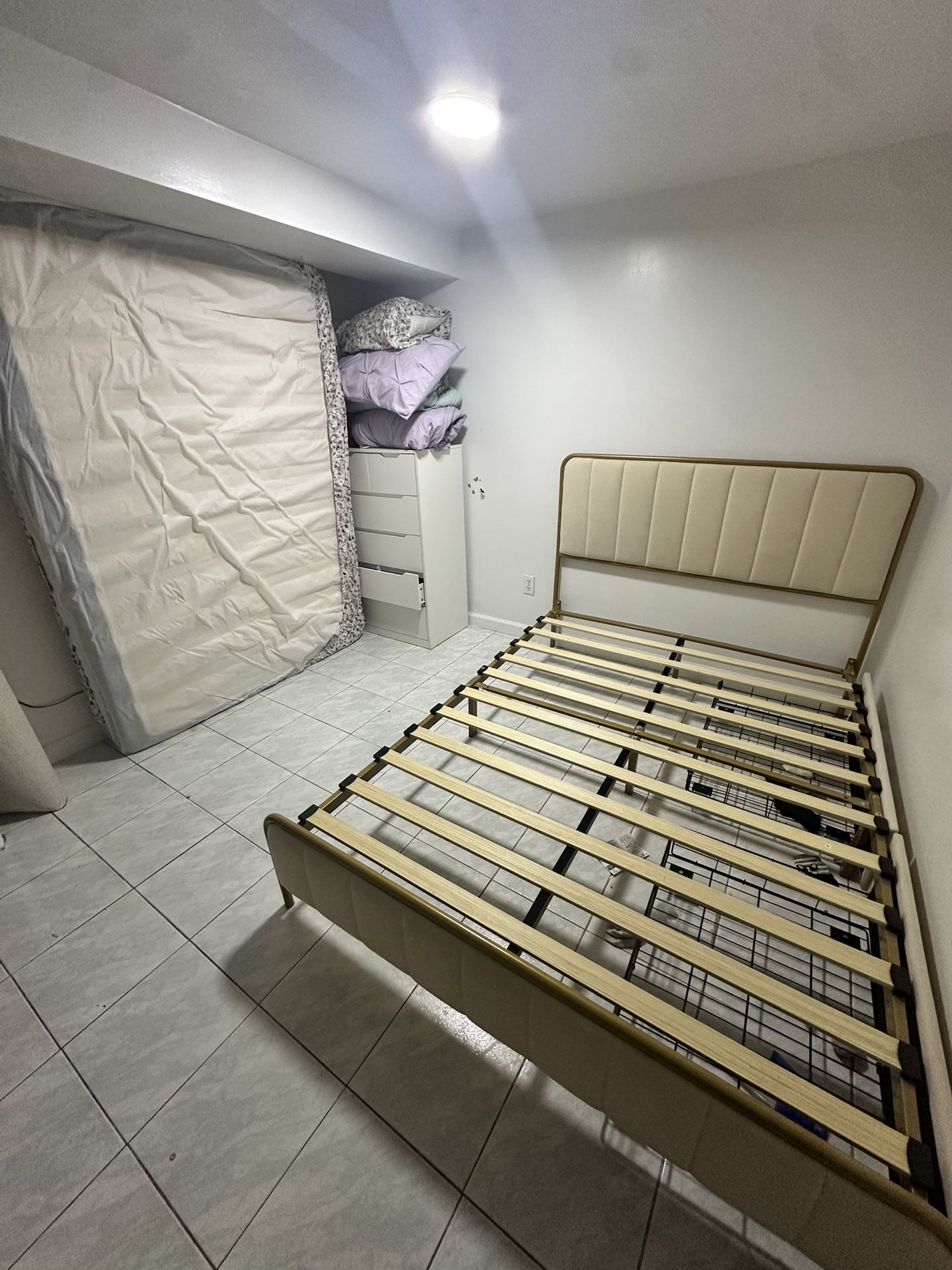 Full Size Bed Frame With Mattress 