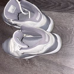 cool gray jordan 11s size 10.5