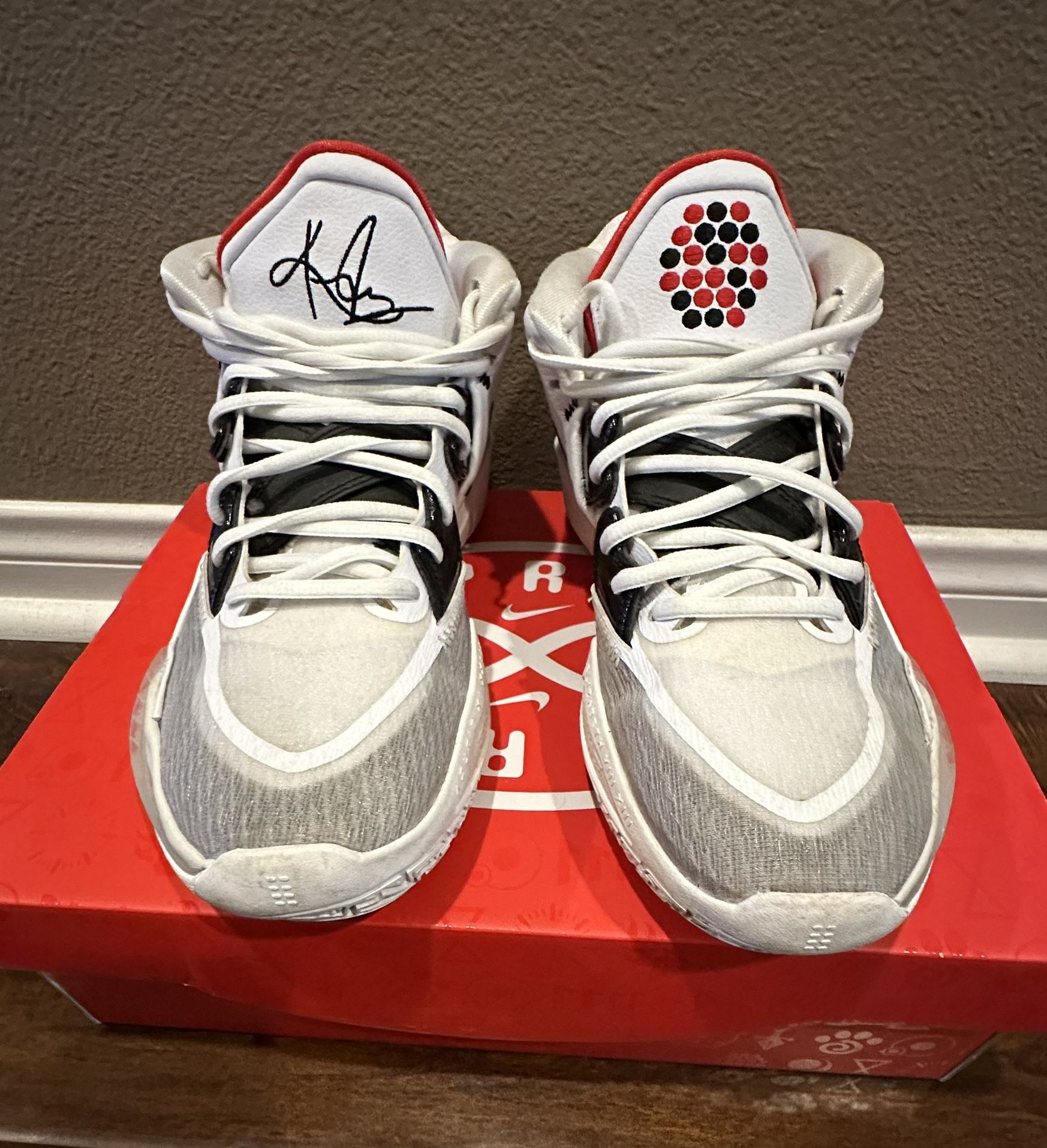 Nike kirie infinity sneakers