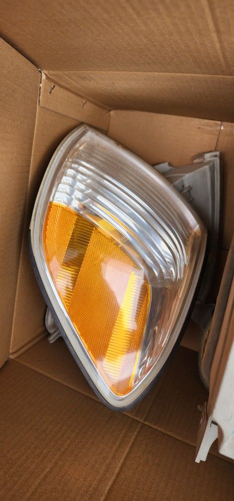 2005 Toyota Sequoia headlights