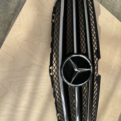 Mercedes Benz R350 W(contact info removed)-2013 Restyling GRILL