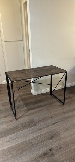 COMPACT FOLDABLE DESK