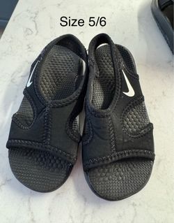 Toddler boys shoes size 5 and 5/6