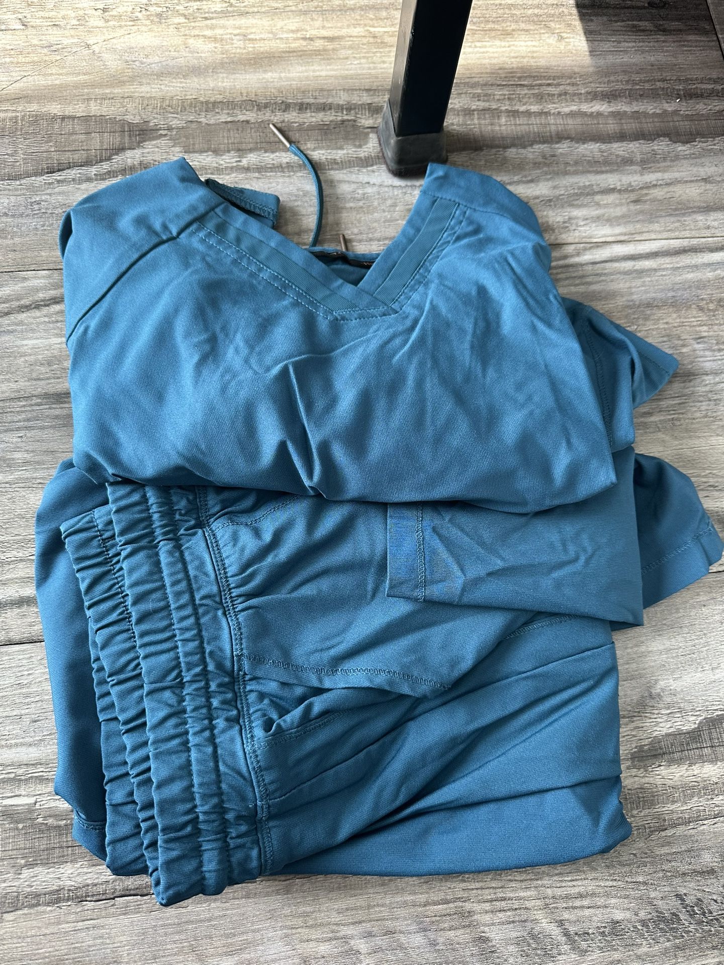 MEDIUM Cherokee Infinity Scrubs