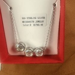 Your Choice Both Vvs One Diamond Moissanite