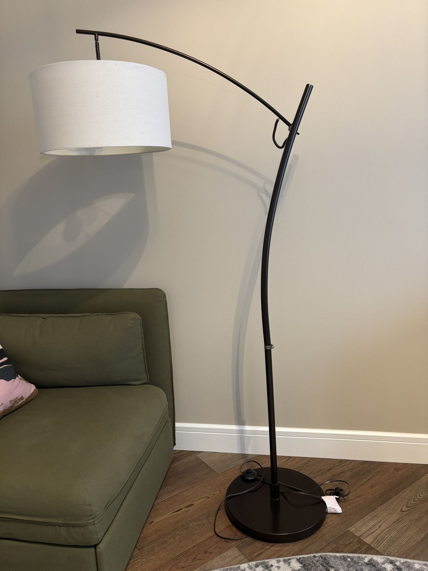 Floor Lamp, Pole Damaged But Lamp Still Works!