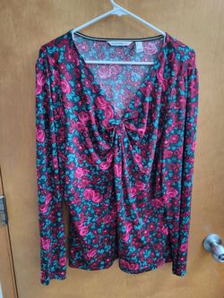 Woman's foral print long sleeve