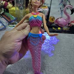 MATTEL BARBIE DOLL / BLONDE DREAMTOPIA RAINBOW LIGHTS MERMAID WITH LIGHT - UP TAIL.
