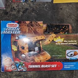 HUGE TOY BLOWOUT SALE! Fisher-Price Thomas & Friends TrackMaster Motorized Tunnel Blast Train Track Set

NEW OOP 