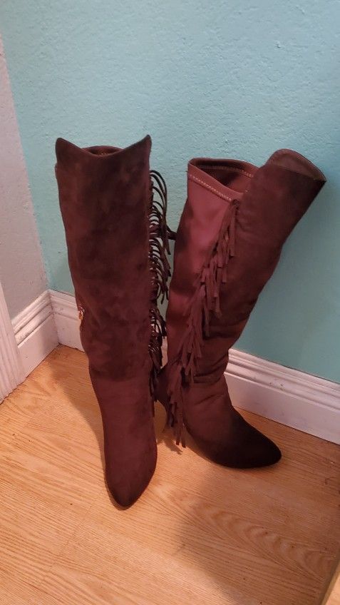 Brown Suede Like Boots..size 8 Womens..knee High Boots..stretchy Material...like New With Fringes