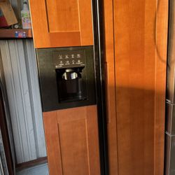 Refrigerator GE Profile Good Condition