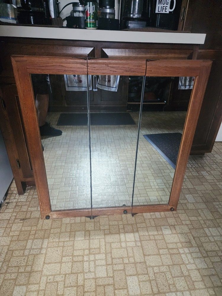 Used Bathroom Tri-fold Mirror