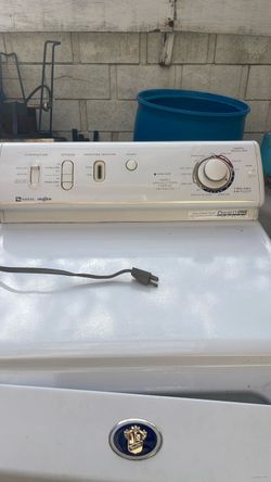 Una secadora maytag