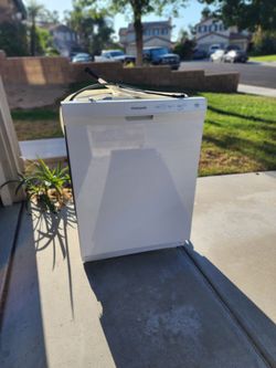Dishwasher White Frigidaire Electrolux used