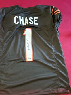 Ja'Marr Chase signed Jersey. Beckett authentic