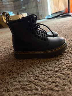 Unisex toddler Dr. Marten boots