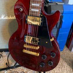 2022 Gibson Les Paul Studio Electric Guitar - Limited Wine Red with Gold! - Gorgeous!