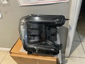 2021-2024 GMC Yukon right headlight