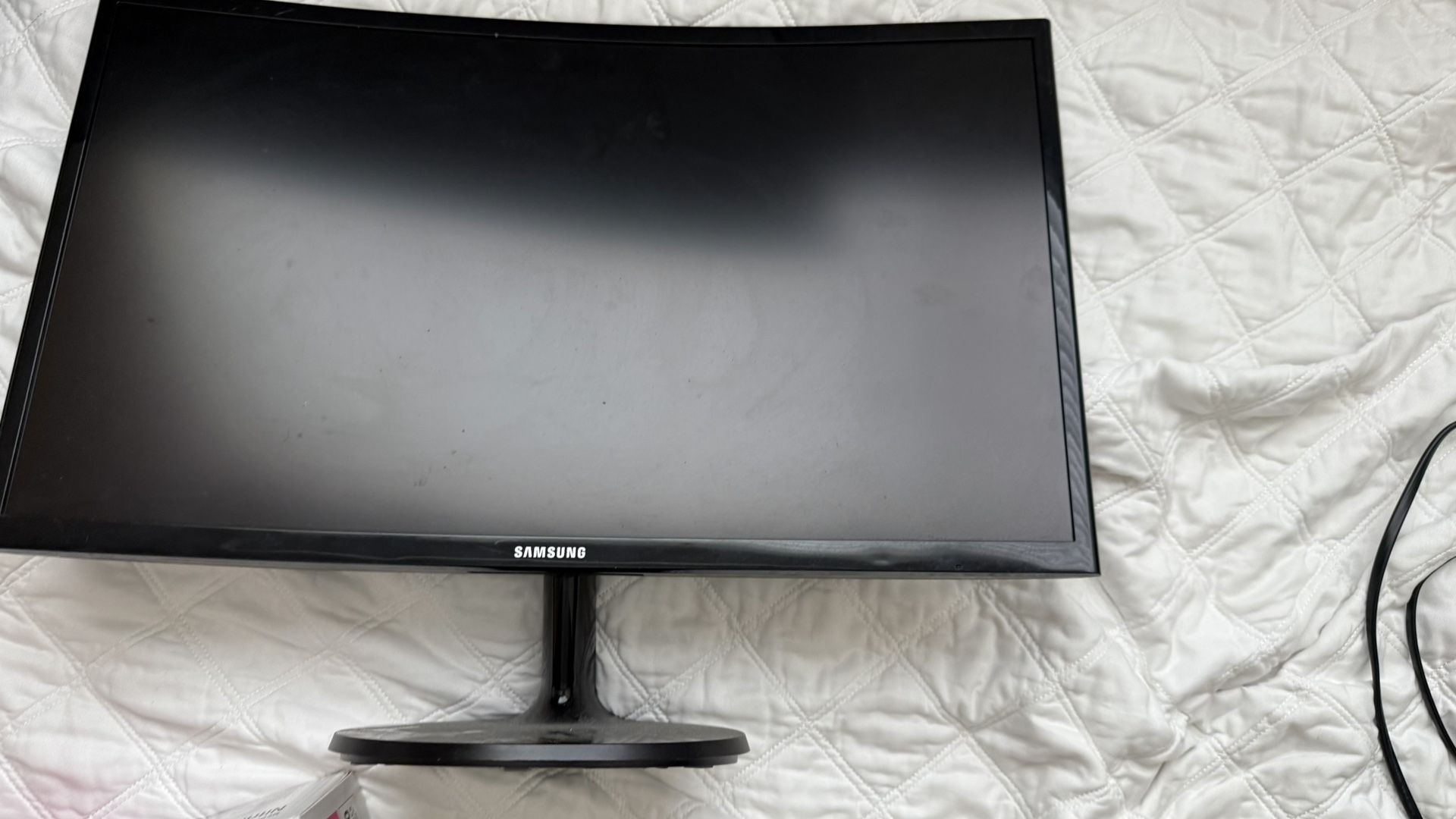 Samsung 24” Curved Monitor – LC24F390FHNXZA (Excellent Condition)