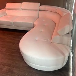 New Modern Leather Sectional Couch / Free Delivery 