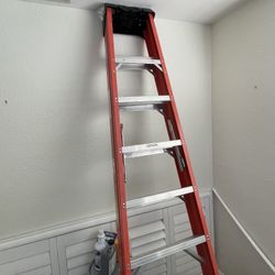 8 ft Werner Fiberglass Step-Ladder