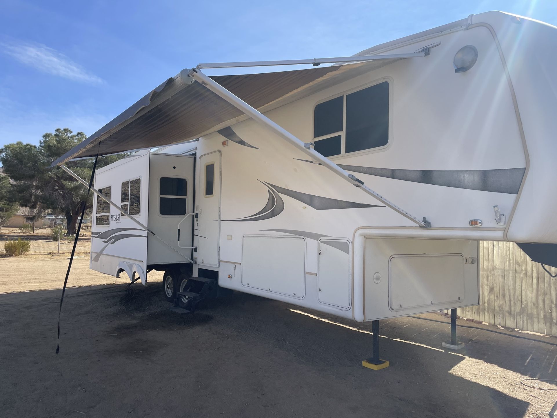 2003 Everest Keystone Fifth Wheel 