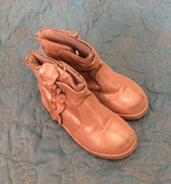 Girl boots gold