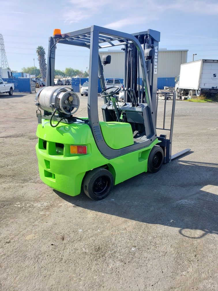 Clark forklift 3000 pound capacity 3 stage sideshift for Sale in