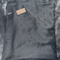 New and Used Louis vuitton scarf for Sale in Bend, OR - OfferUp