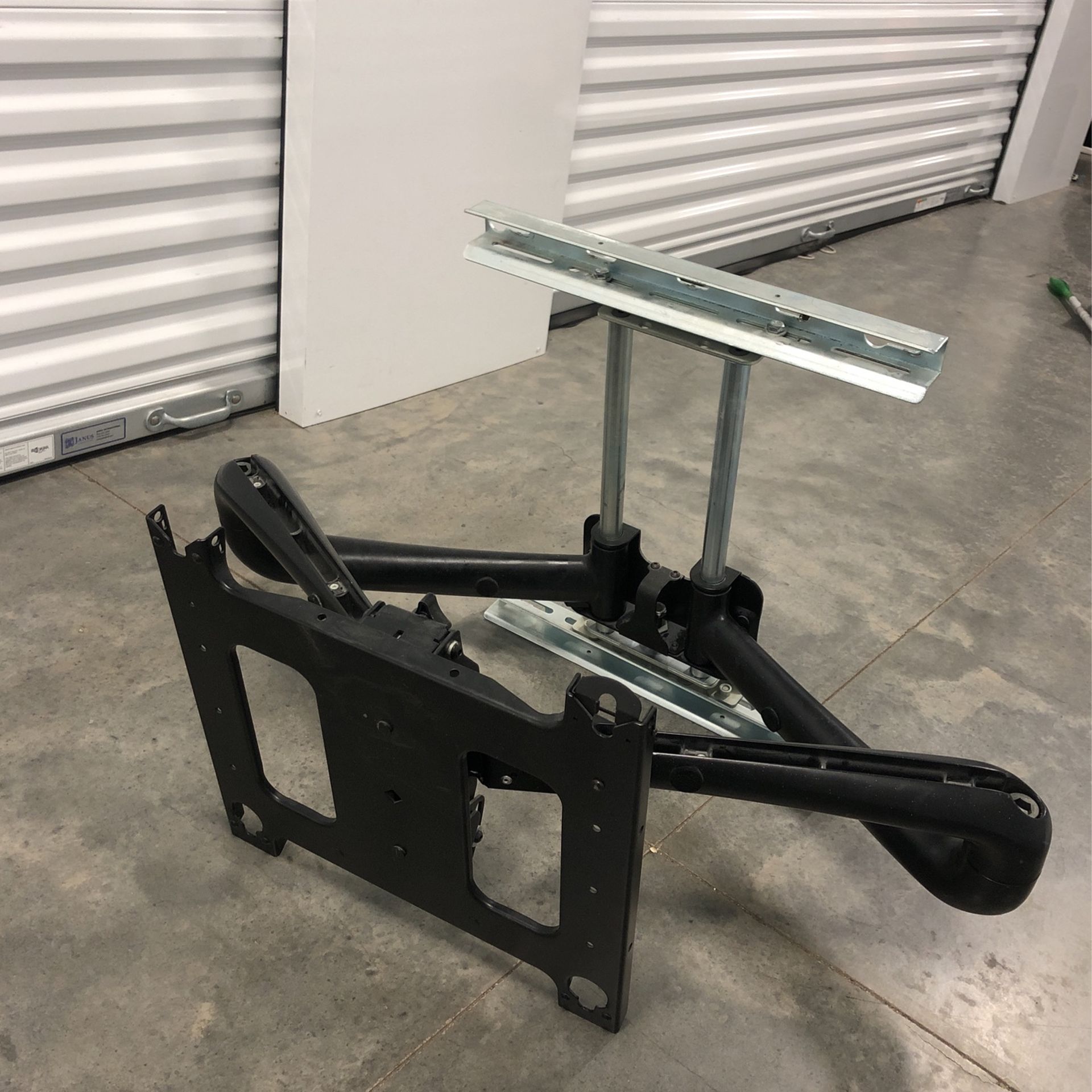 Chief PDrub 200lbs Tv Wall mount.