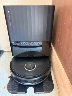 Roborock Robot Vacuum with Multifunctional Dock