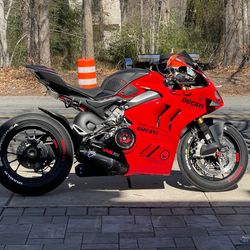 2022 Ducati Panigale V4S