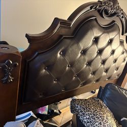 Bedroom furniture set