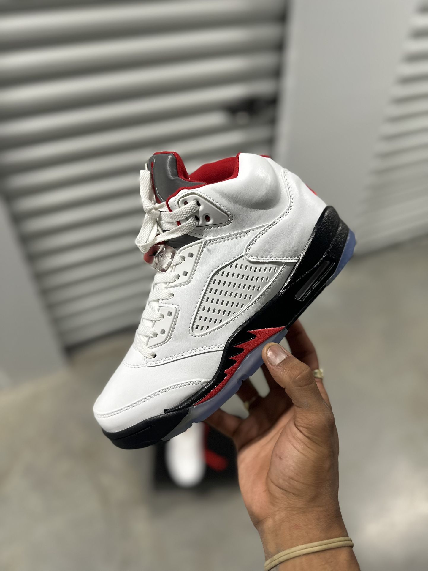 “White Fire red” Jordan 5s 13/M, 14.5/W 🔥