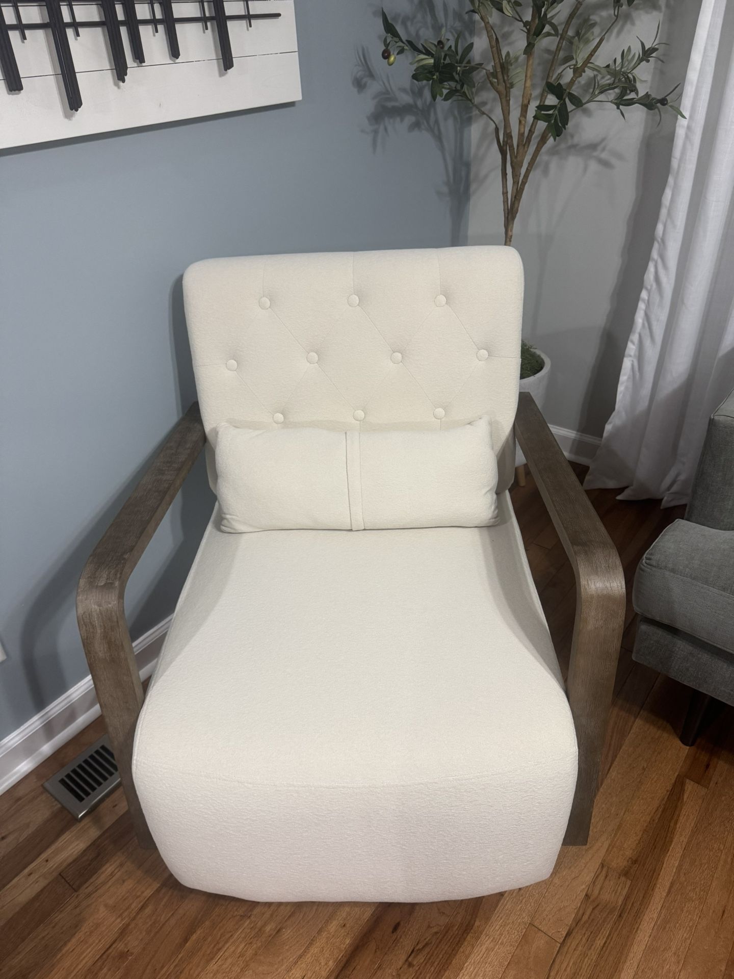 BRAND NEW SWIVEL CHAIR