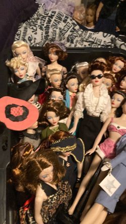 34 Gene dolls