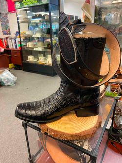Botas y cinturón para hombre