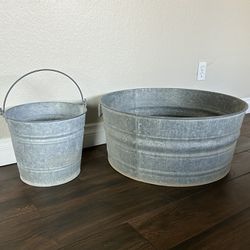 Vintage Galvanized Wash Tub And Bucket 