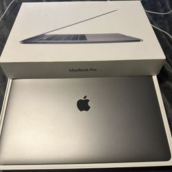 2019 Mac Book Pro 15.4 Inch