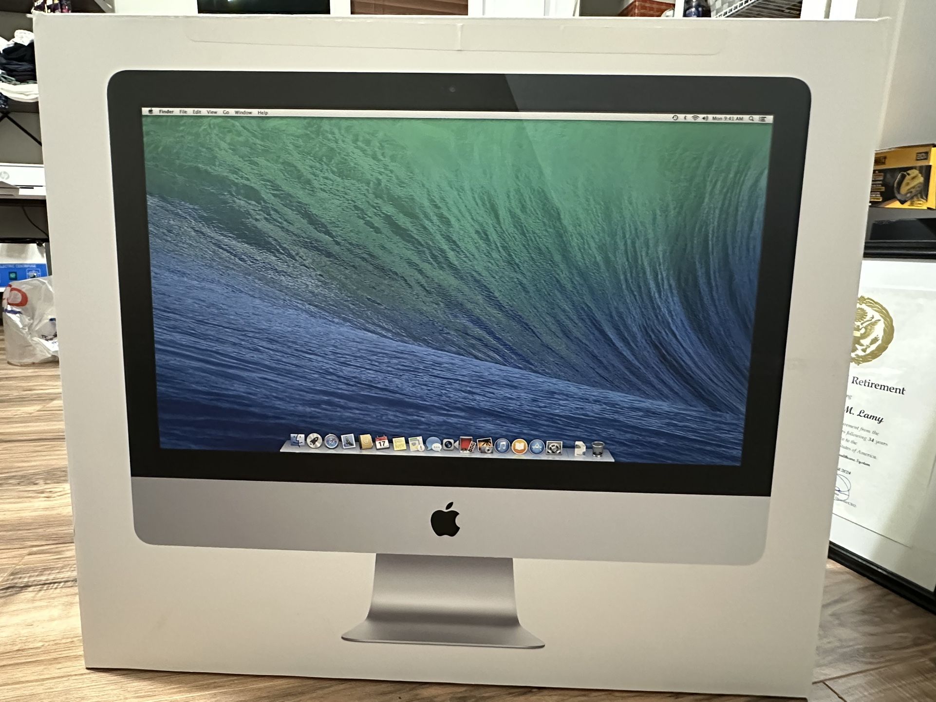 iMac 21.5in Mid-2014 w/ keyboard