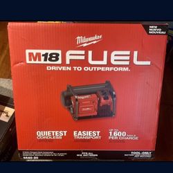 Milwaukee M18 FUEL 18-Volt Lithium-lon Brushless Cordless 2 Gal. Electric Compact Quiet Compressor (Tool-Only) 