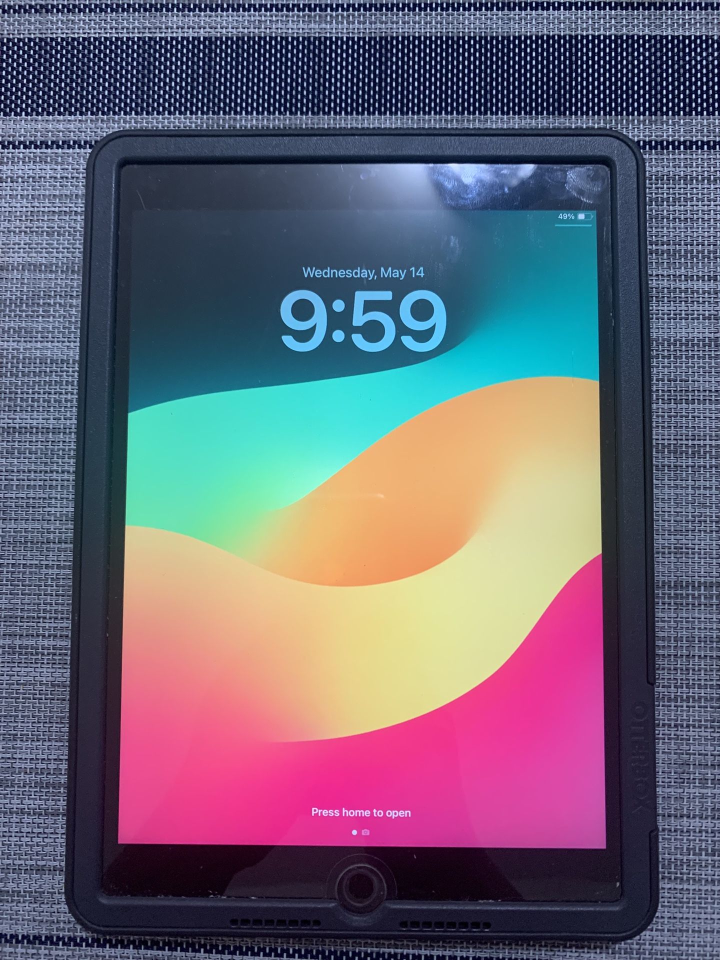 Apple iPad 6th Generation 128GB Unlocked Like New!