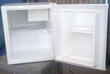 Magic Chef Mini Refrigerator