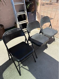 3 foldable black chairs