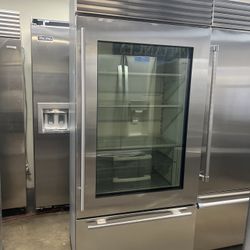 SUB ZERO 36”WIDE GLASS VIEW BOTTOM FREEZER REFRIGERATOR 