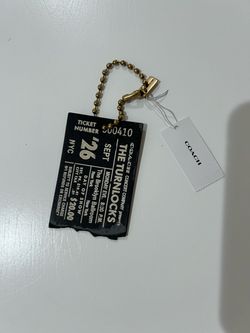 NWT COACH The Turnlocks Concert Ticket Keychain CHQ93 in Black