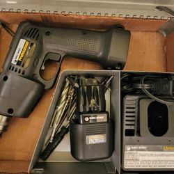 Black and Decker Cyclone Drill/ works needs new battery