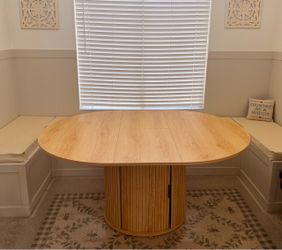 Extendable Dining Table w storage